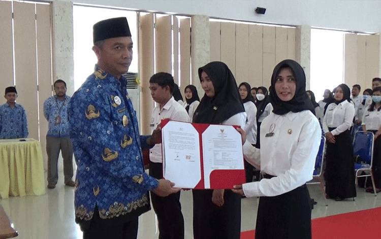 56 P3K Tenaga Kesahatan Sukamara Terima Surat Keputusan