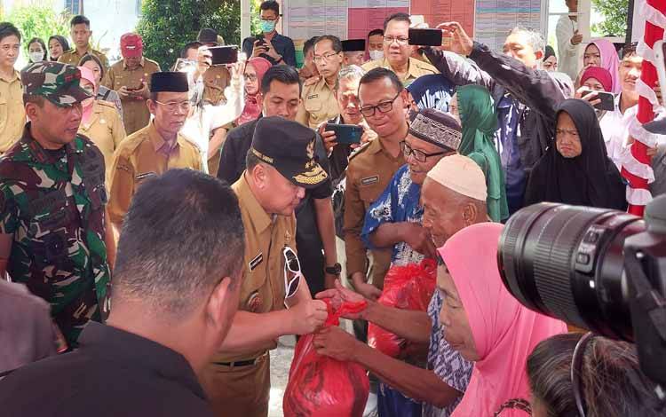 Gubernur Kalteng Gratiskan 1.000 Paket Sembako di Kapuas
