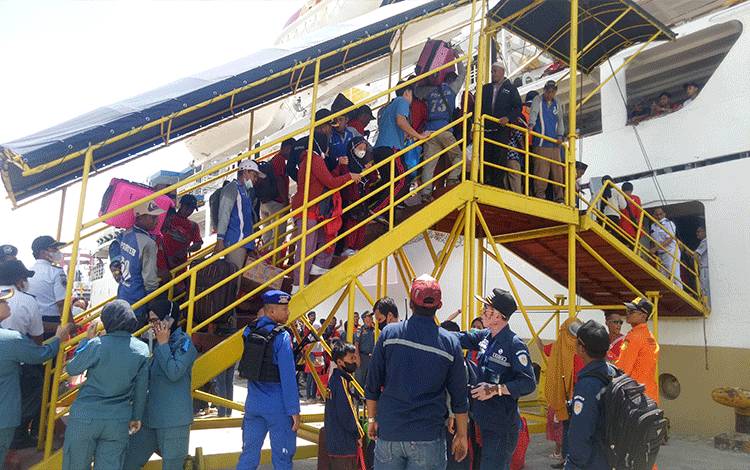 Bupati Kotim Lepas Pemudik Kapal Laut Gratis