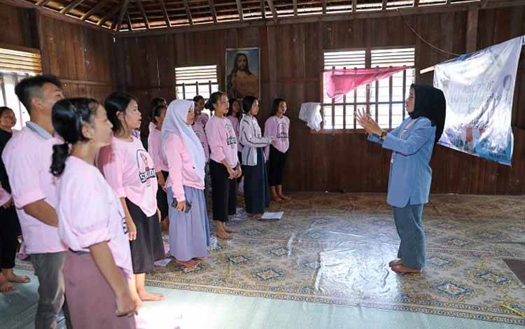 Srikandi Ganjar Kalteng Siapkan Generasi Milenial Berkompeten Lewat Pelatihan Public Speaking