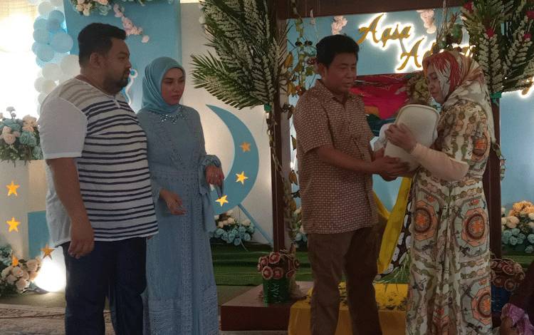 Keluarga Besar Owner CBI Group H Abdul Rasyid AS Gelar Tasmiyah dan Acara Adat Baayun-Kudading Cucu ke-11