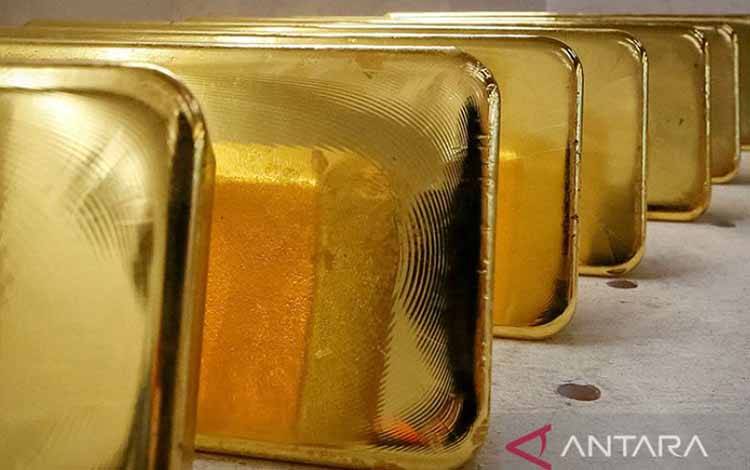 Emas Terangkat 11,80 Dolar Ditopang "Greenback" yang Lebih Lemah