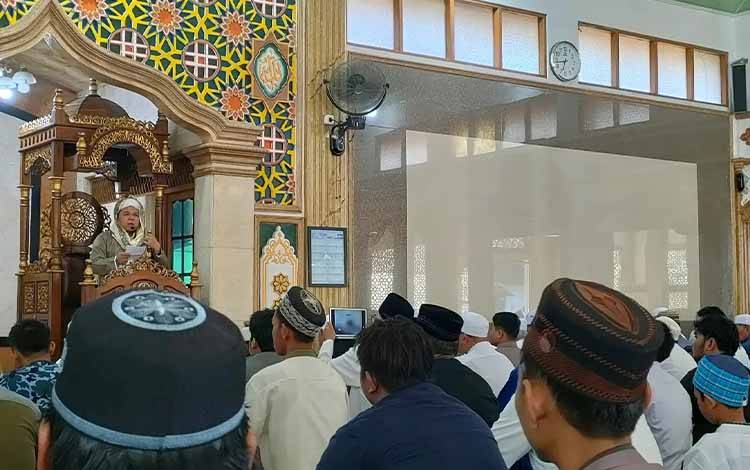 Ustad Hasan: Berjabat Tangan Sarana Menggugurkan Dosa