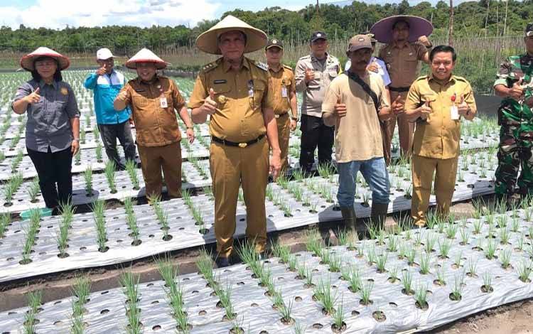 Pj Bupati Kobar Anang Dirjo Ajak Kades Dukung Kemandirian Pangan