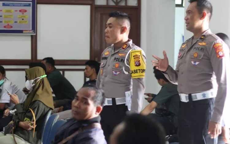 Kasat Lantas Polres Kapuas Cek Kehadiran Personel Berikan Pelayanan Pascalibur Lebaran