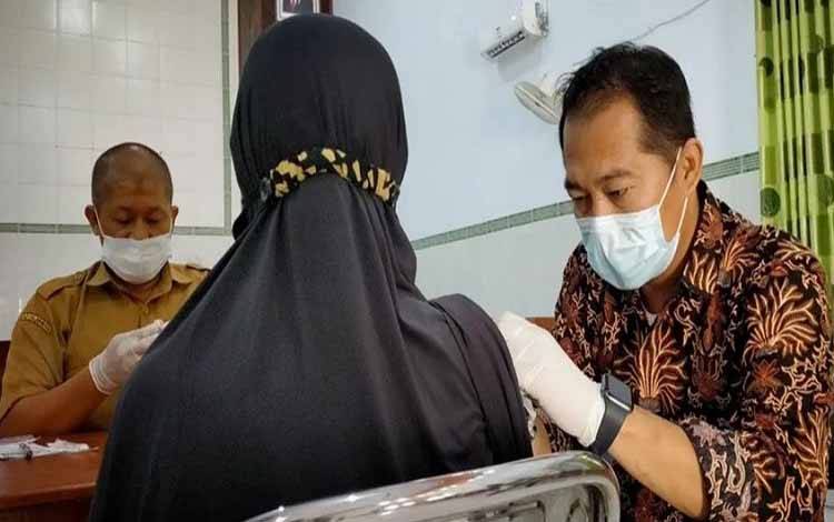 Calon HajiAsal Lamandau Mulai Vaksinasi Meningitis dan?Screening?Kesehatan