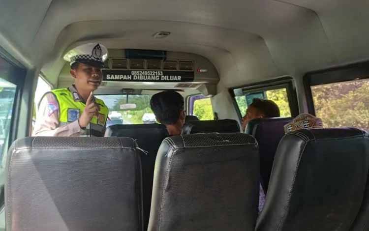 Satlantas Polres Kapuas Berikan Imbauan Ini Kepada Sopir Bus dan Penumpang