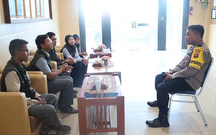 Pengajar Muda Silaturahmi ke Polres Seruyan