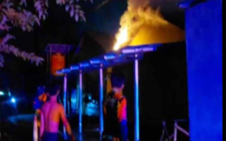Kebakaran Hanguskan Barak di Jalan Keruing Kapuas