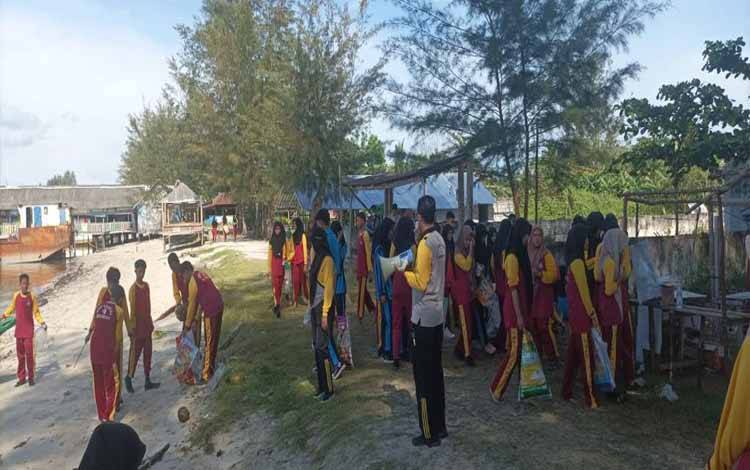 DLH Ajak Pelajar Kobar Untuk Peduli Terhadap Lingkungan Sekitar