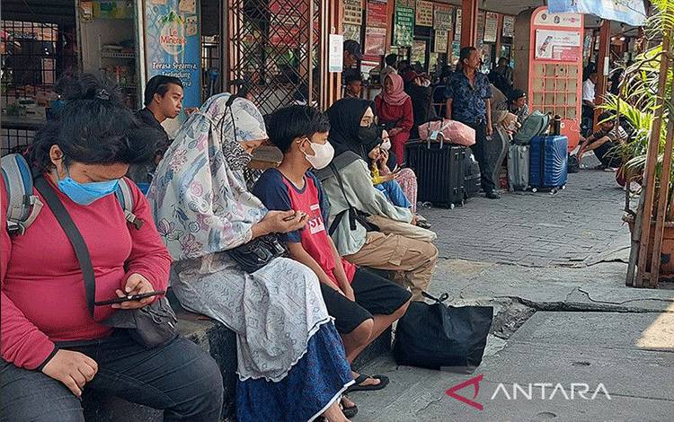 Kemenkes: Jumlah Positif COVID-19 Tembus Angka 2.074 Kasus