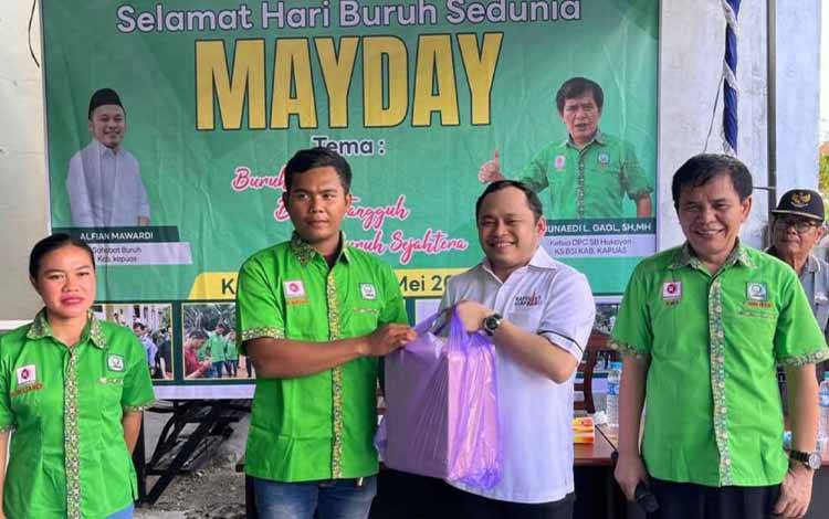 Serikat Buruh KSBSI Kapuas Peringati May Day Dengan Laksanakan Baksos