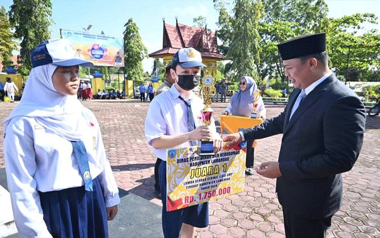 Bupati Lamandau Pimpin Apel Peringatan Hardiknas