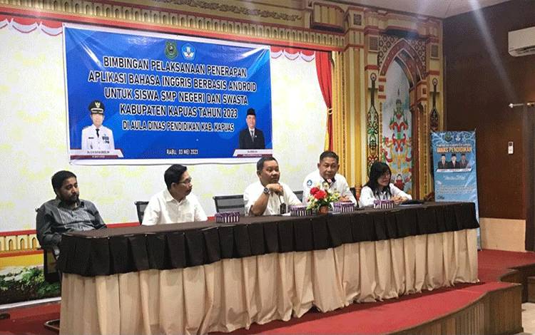Disdik Kapuas Berikan Bimbingan Penerapan Pembelajaran Bahasa Inggris Berbasis Android