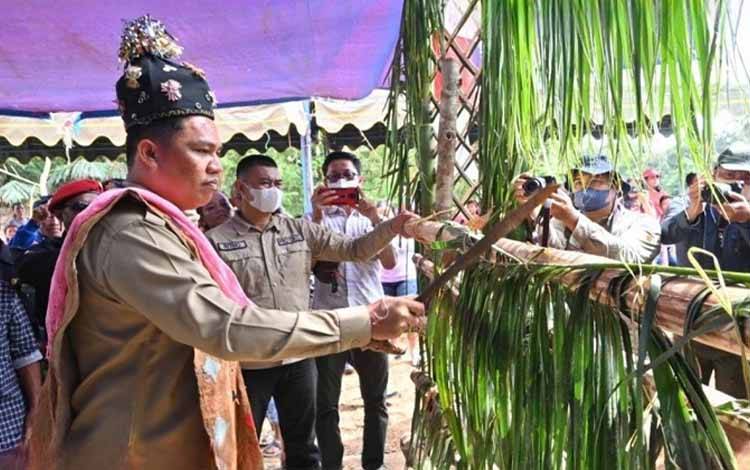 Bupati Lamandau Ajak Kaum Milenial Lestarikan Budaya  ?