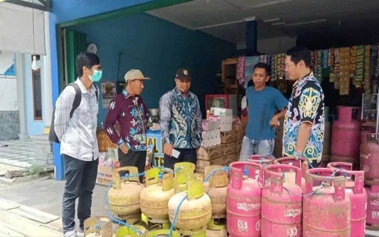 Pangkalan Wajib Catat Indentitas Penerima Gas Bersubsidi