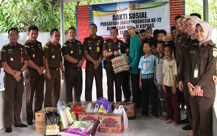 Peringati HUT ke-72 Persaja, Kejari Kapuas Gelar Upacara Hingga Bakti Sosial