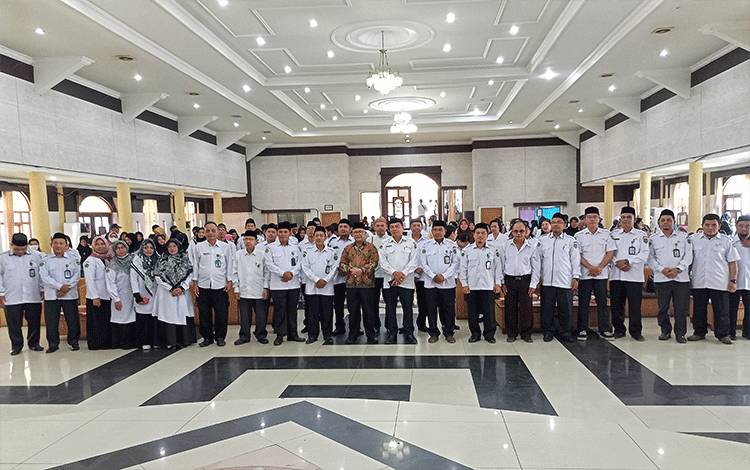 Kakanwil Kemenag Kalteng Lakukan Pembinaan Pegawai Kemenag di Barito Timur