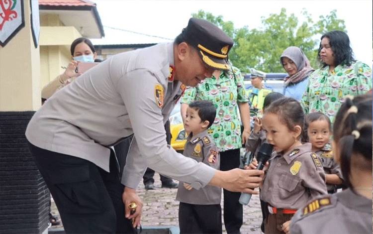Kenalkan Sosok Polisi Sejak Dini, Anak PAUD Sambangi Mapolres Lamandau