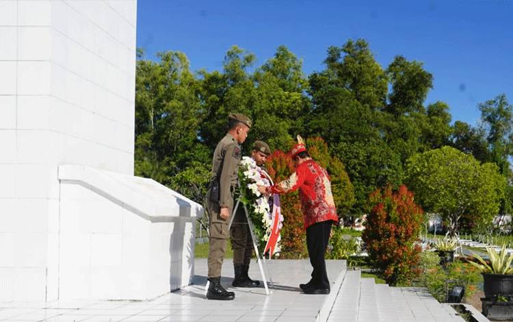 Pemprov Ziarah ke TMP Sanaman Lampang Pada Peringatan Hari Jadi Kalteng ke-66