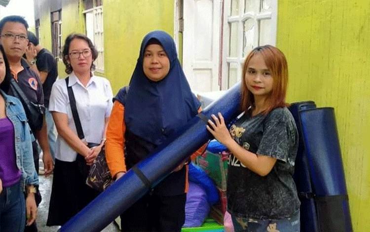 BPBD Kapuas Salurkan Bantuan untuk Warga Terdampak Kebakaran di Jalan Keruing