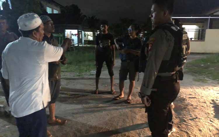 Anggota Samapta Langsung ke Lokasi Terkait Laporan Adanya OTK Bersajam