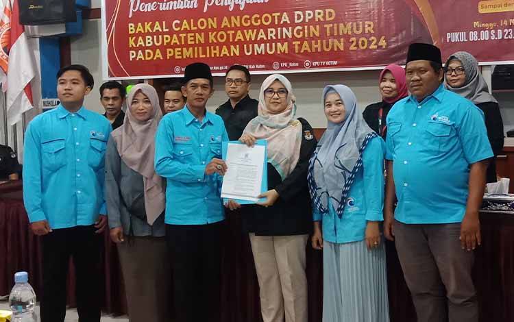 KPU Kotim Terima Kelengkapan Berkas Bacaleg Partai Gelora dengan Syarat