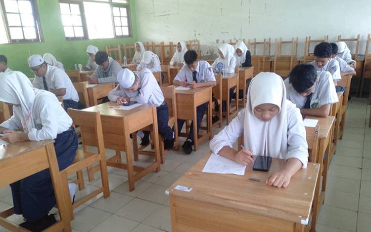 Pelaksanaan Asesmen Madrasah di MTsN 1 Kapuas Berjalan Lancar Meski Berbasis Android