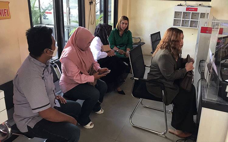 Ibu-Ibu Ngadu ke Polres Kotim Mengaku Ketipu Beli Perhiasan