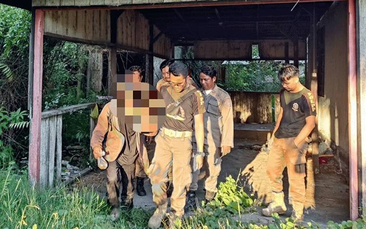 Satpol PP dan Damkar Kapuas Amankan Seorang ODGJ Resahkan Warga