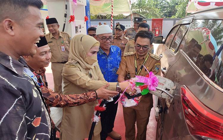 Wakil Bupati Seruyan Resmikan Pertashop di Desa Terawan
