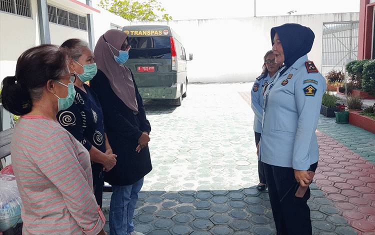 Tiga Orang Narapidana Tipikor Jalani Cuti Bersyarat