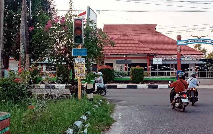 Dishub Kotim Prioritaskan Penggantian Unit Lampu Lalu Lintas Simpang Tiga Perpustakaan Daerah?