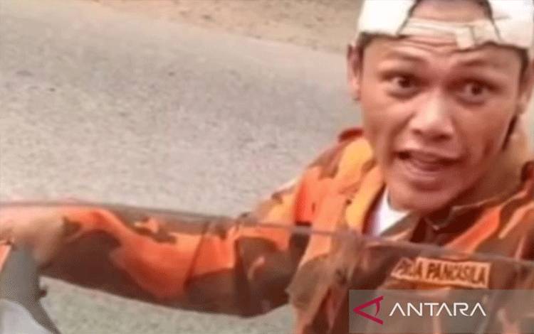 Polisi Buru Pria Berseragam Pemuda Pancasila yang Palak Sopir Truk