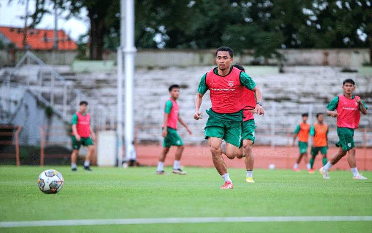 Aji Santoso Masih Nantikan Kehadiran Seluruh Pemain Asing Persebaya