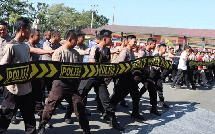 Tingkatkan Kemampuan Dalmas, Anggota Polres Kapuas Rutin Latihan