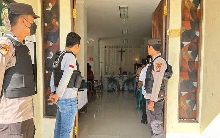 Polres Pulang Pisau Jaga Gereja Laksanakan Ibadah Kenaikan Isa Almasih
