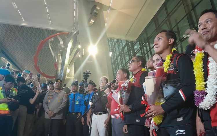 Kedatangan Timnas Indonesia Disambut oleh Ribuan Suporter