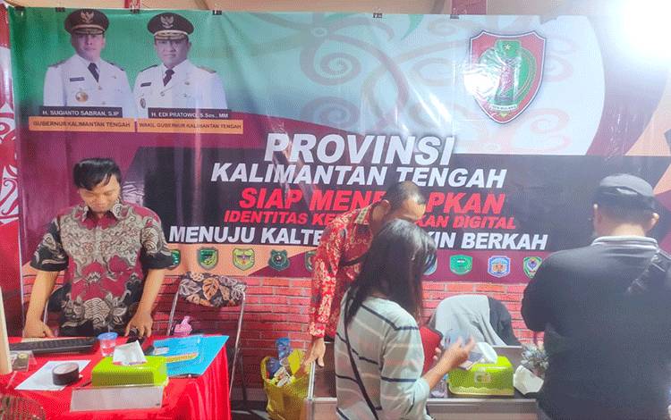 Disdukcapil Kalteng Buka Layanan Pendaftaran IKD di Kalteng Expo