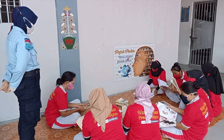Pojok Baca Sarana Menambah Ilmu Bagi Warga Binaan Lapas Perempuan Palangka Raya