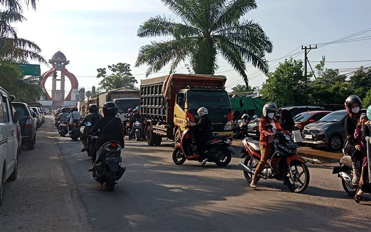 Kemacetan di Bundaran Belanga, Jemaah Antusias Sambut UAS di Sampit