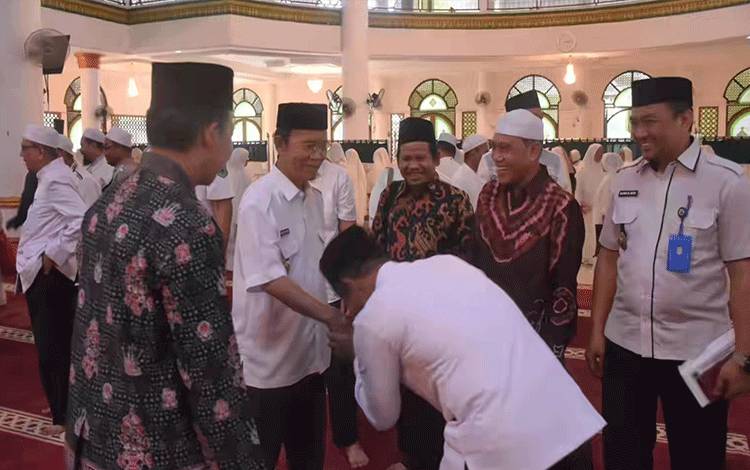 Plt Bupati Kapuas Imbau Calon Jemaah Haji Disiplin Ikuti Rangkaian Persiapan Keberangkatan Ibadah Haji