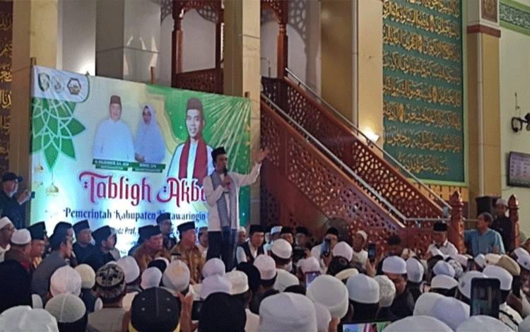 Jemaah Antusias Hadiri Tausiyah Ustaz Abdul Somad di Sampit