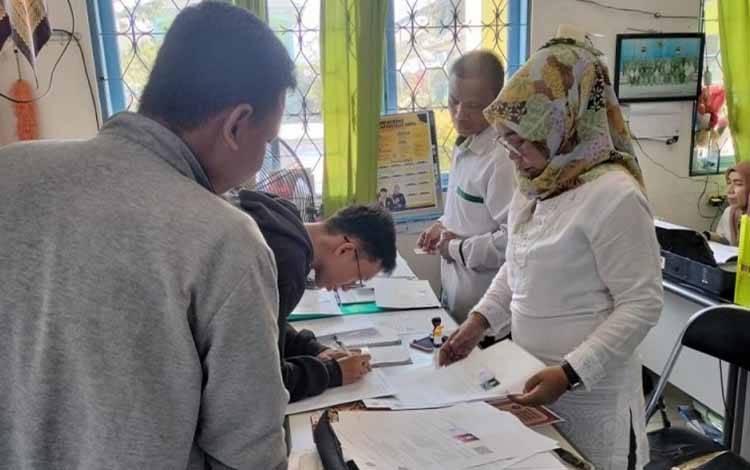 MAN Kapuas Bagikan SKL Kepada 270 Peserta Didik