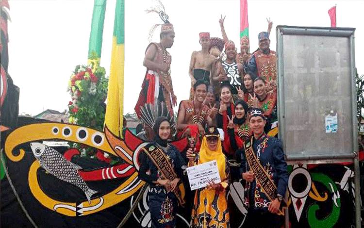 Kontingen Barito Utara Raih Juara III Terbaik Lomba Perahu Hias