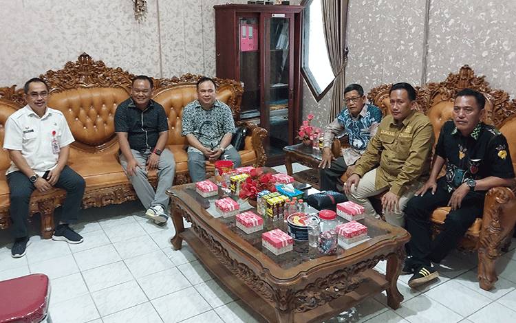 Sekretaris DPRD Kapuas Terima Kunker Anggota Komisi II DPRD Kotabaru