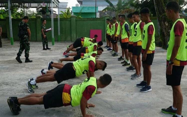 Kodim 1011 Kuala Kapuas Gelar Tes Kesegaran Jasmani Bagi Prajurit