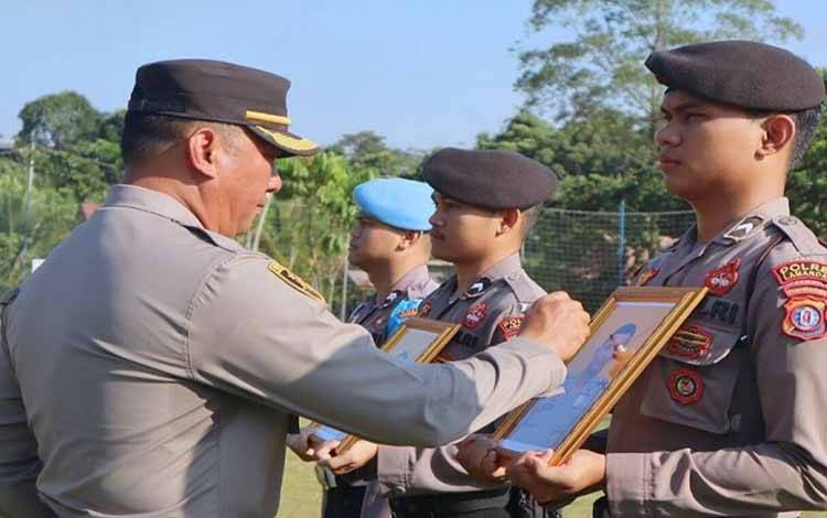 Desersi dari Tugas, Dua Anggota Polres Lamandau Dipecat  ?