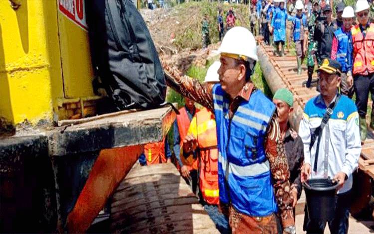 Konstruksi Panjang Bentang Jembatan Sikan - Tumpung Laung Capai 240 Meter