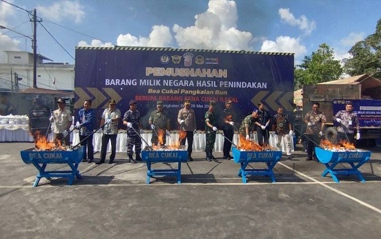 Ribuan Batang Rokok dan Barang Sitaan Lainnya Dimusnahkan Bea Cukai Pangkalan Bun